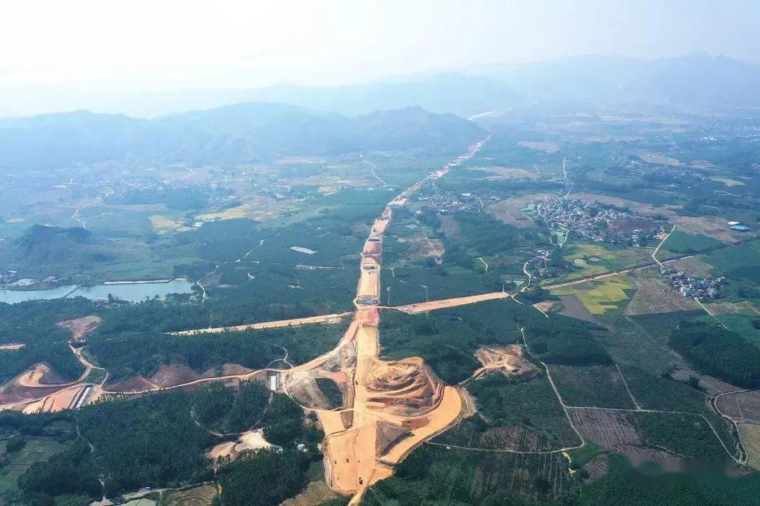 武鳴最新航拍，城市新貌的窺探與觀點(diǎn)闡述