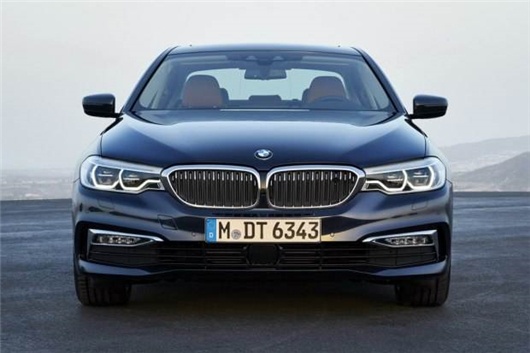 最新寶馬五系，自然美景的探索之旅