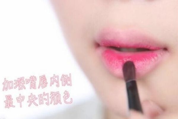 最新口紅涂法教程，輕松打造完美唇妝技巧