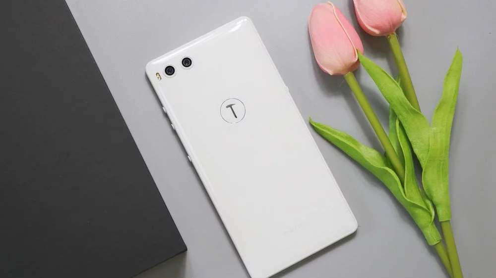 錘子最新旗艦，科技與情感的完美交融