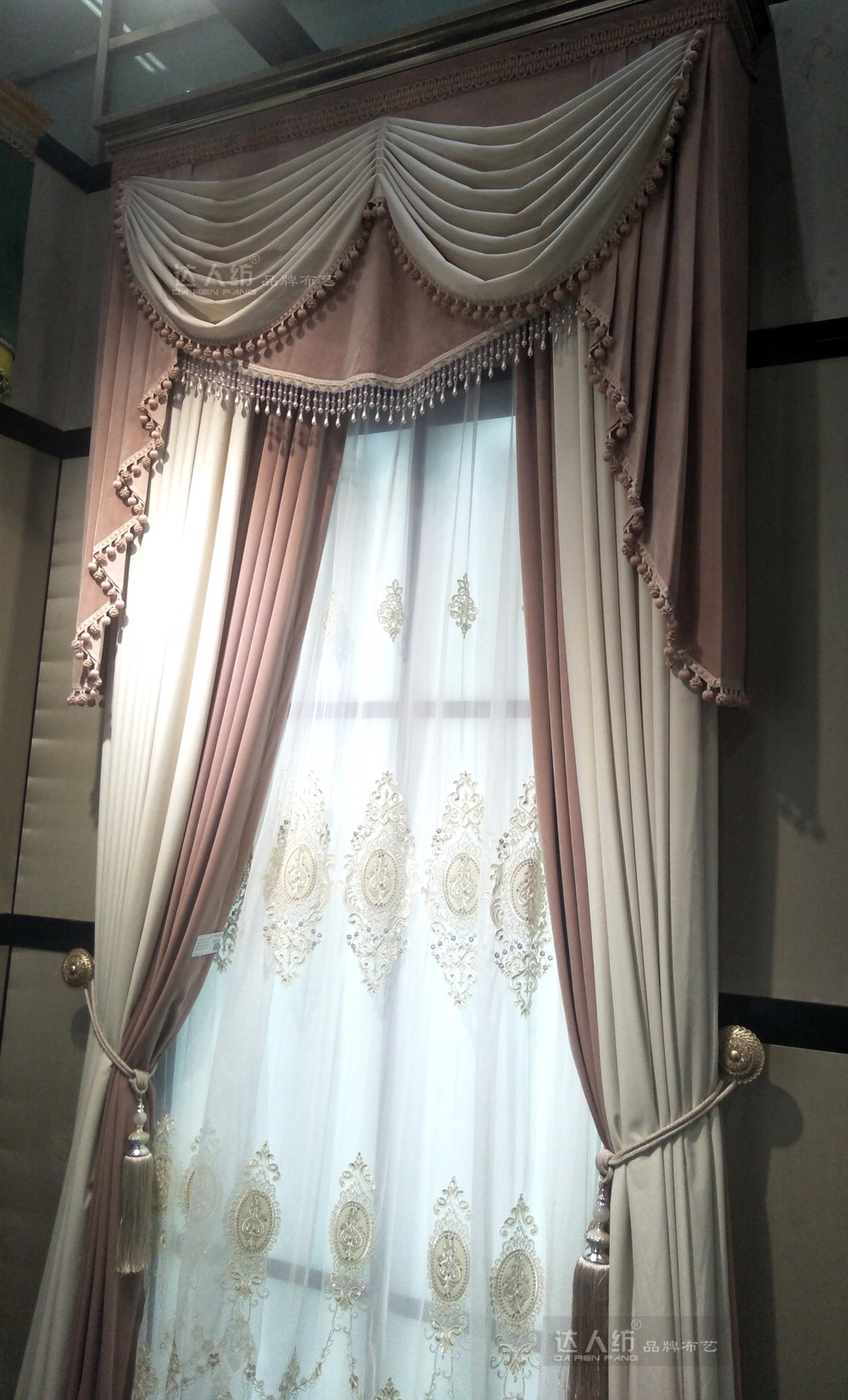 最新窗?？钍綀D片，時(shí)尚與歷史的完美交融