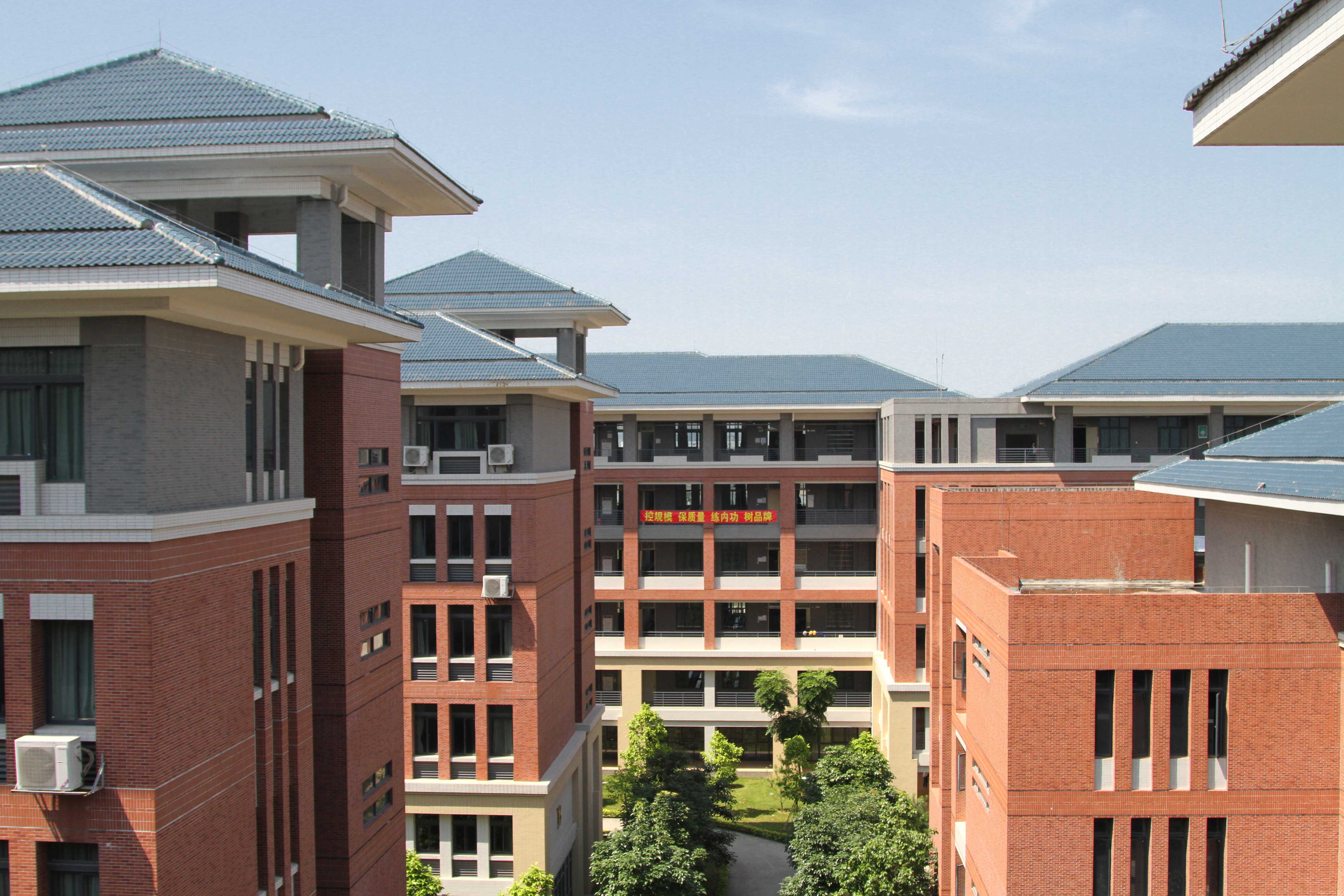 最新華學院，小巷特色小店的獨特魅力