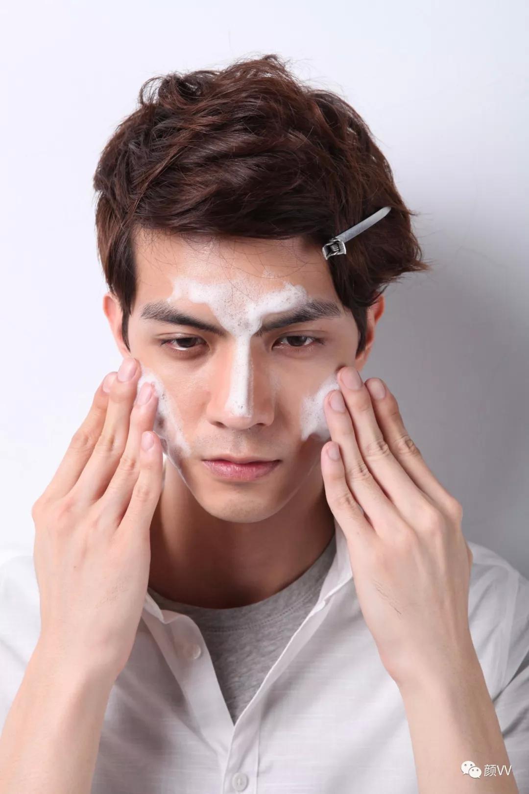 護(hù)膚男士重塑自信，擁抱改變與成就感的旅程