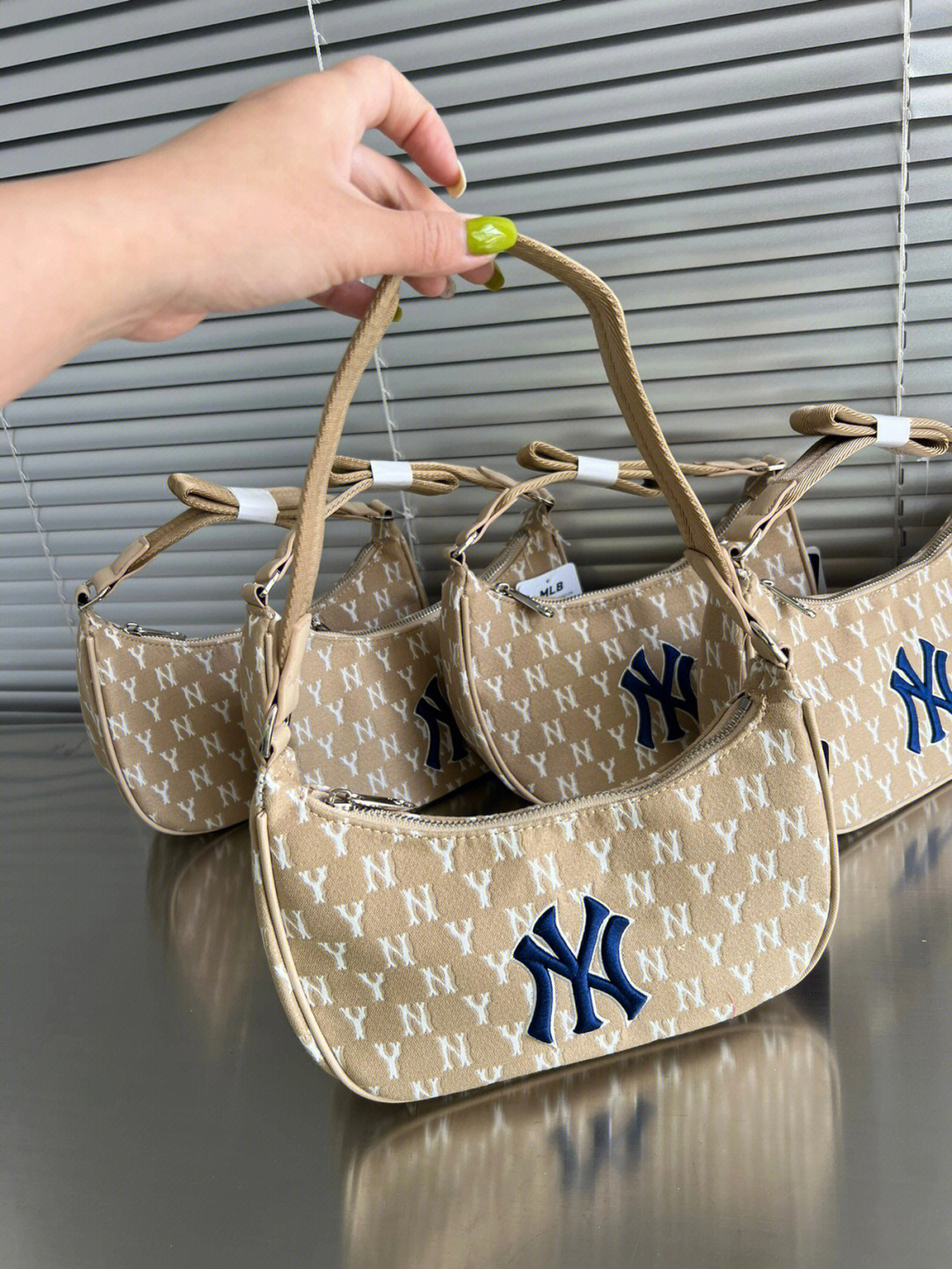 MLB包最新潮流，科技重塑時(shí)尚，完美融合功能與美觀