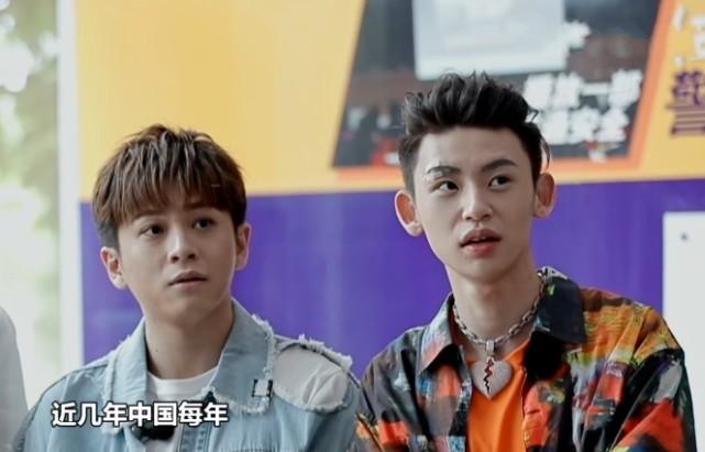 小鬼最新綜藝節(jié)目，青春風(fēng)暴背后的背景、事件與影響力