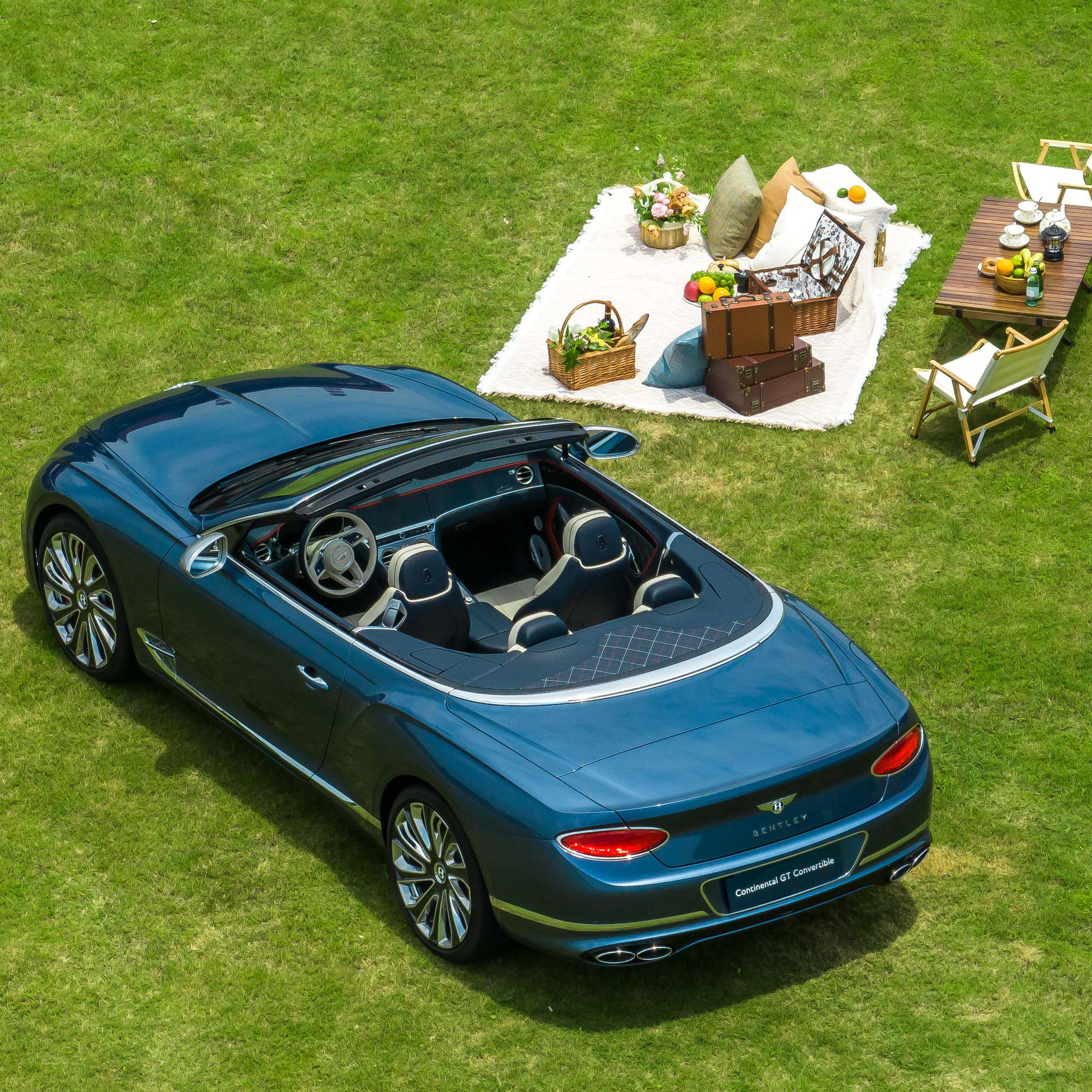 賓利敞篷最新車型，友情與溫情的完美融合