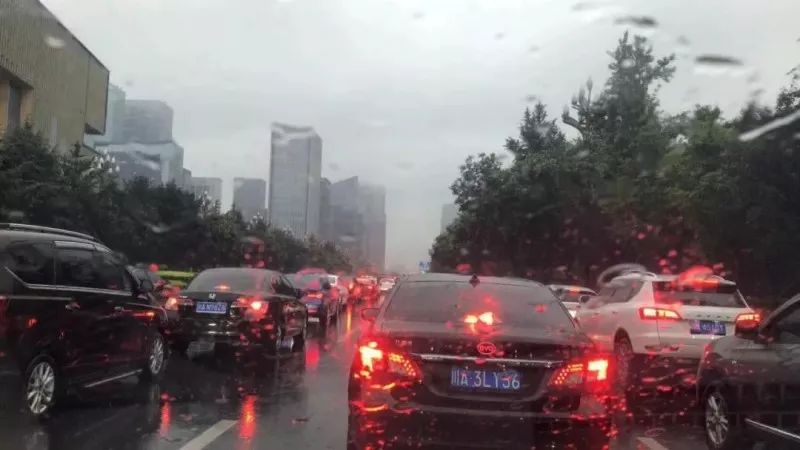 成都暴雨下的驚喜探索，小巷特色小店