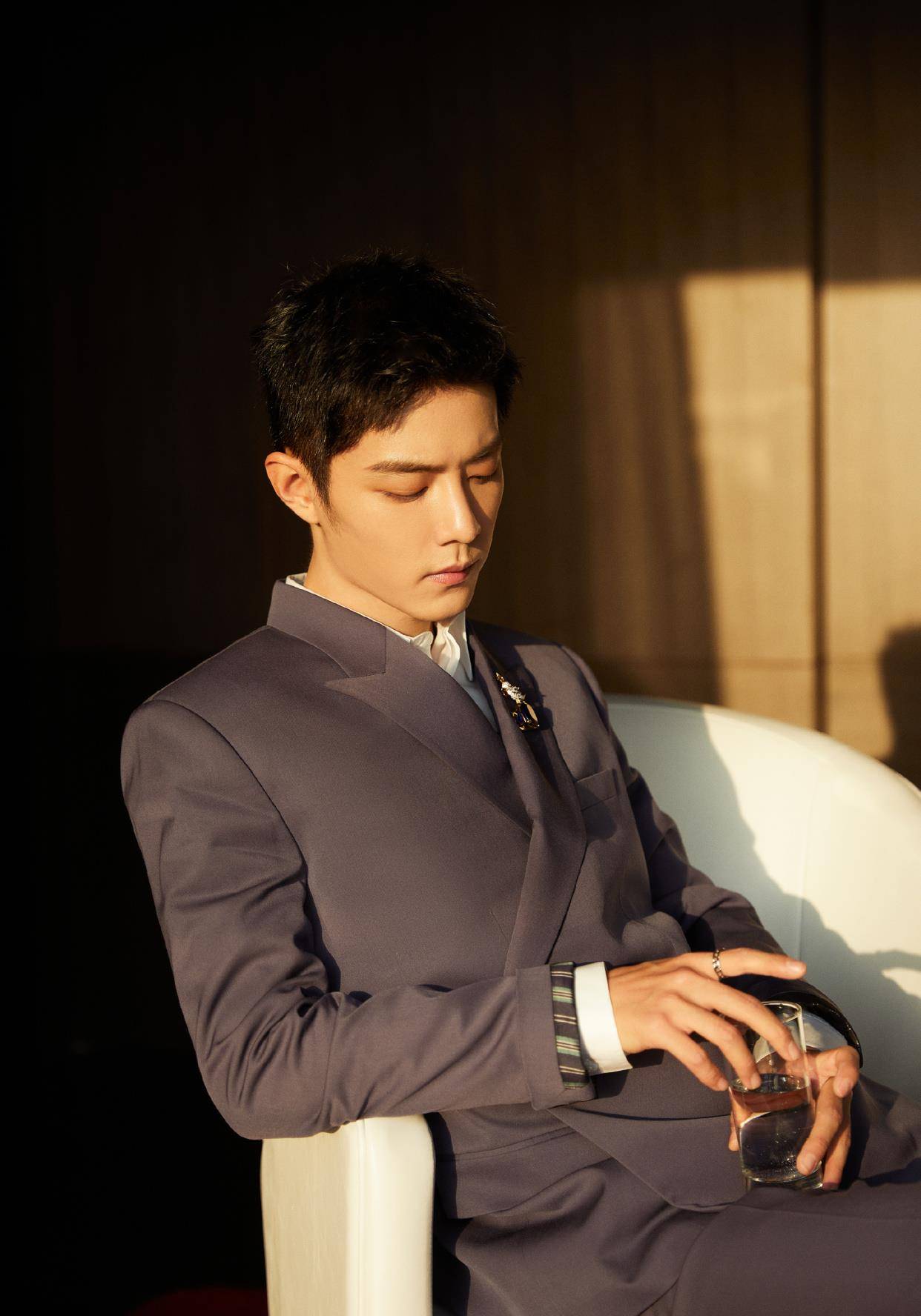 肖戰(zhàn)商務(wù)最新動(dòng)態(tài)，自信與成就感的勵(lì)志之旅匯總