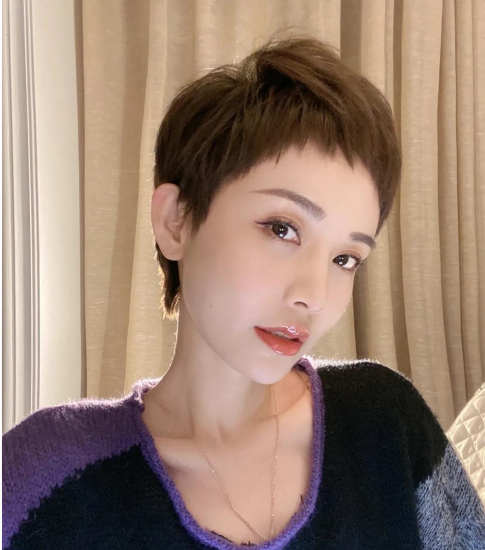 最新女生發(fā)型流行趨勢，時尚減齡發(fā)型指南