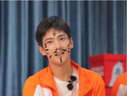 王鶴棣最新商務，展現(xiàn)變化的力量與自信成長的旅程