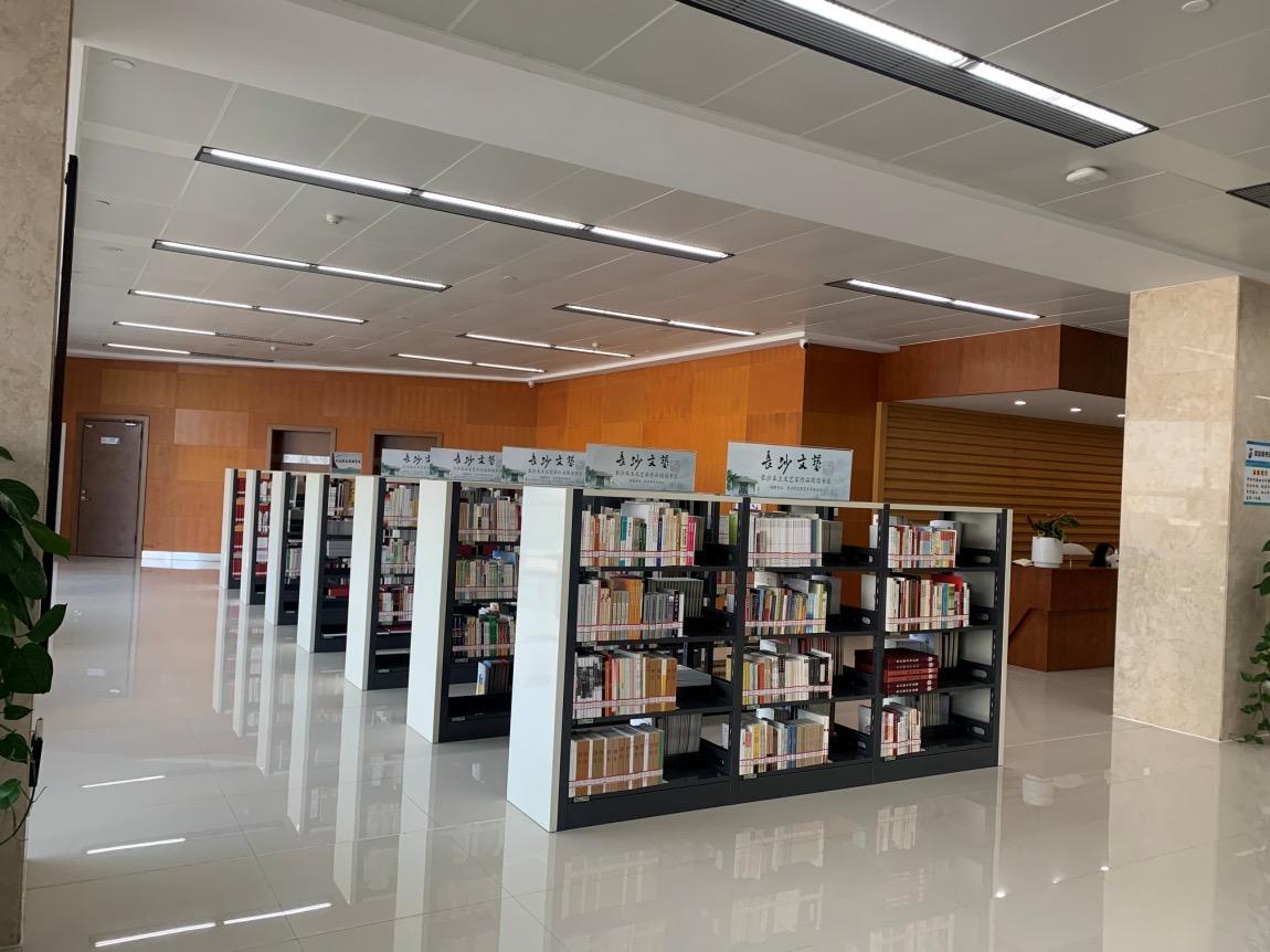 何頓最新作品，引領你進入獨特的文學之旅