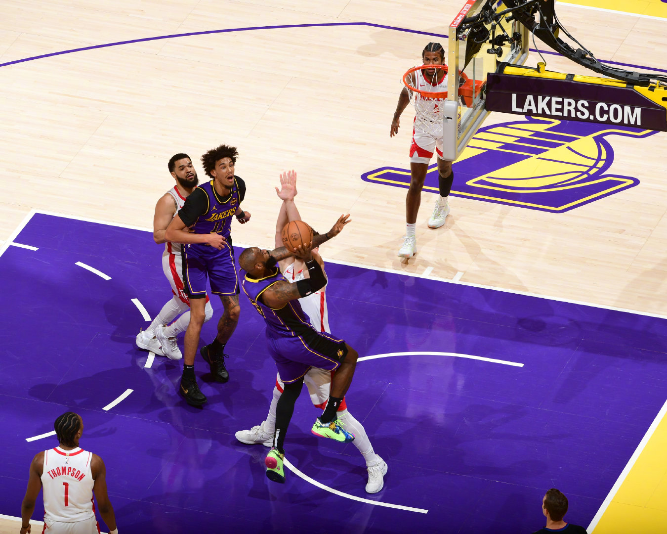 湖人火箭精彩集錦，科技巨獻(xiàn)，前所未有的籃球盛宴體驗(yàn)