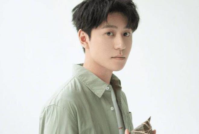 秦俊杰最新戀情曝光，情感新動(dòng)向揭秘！